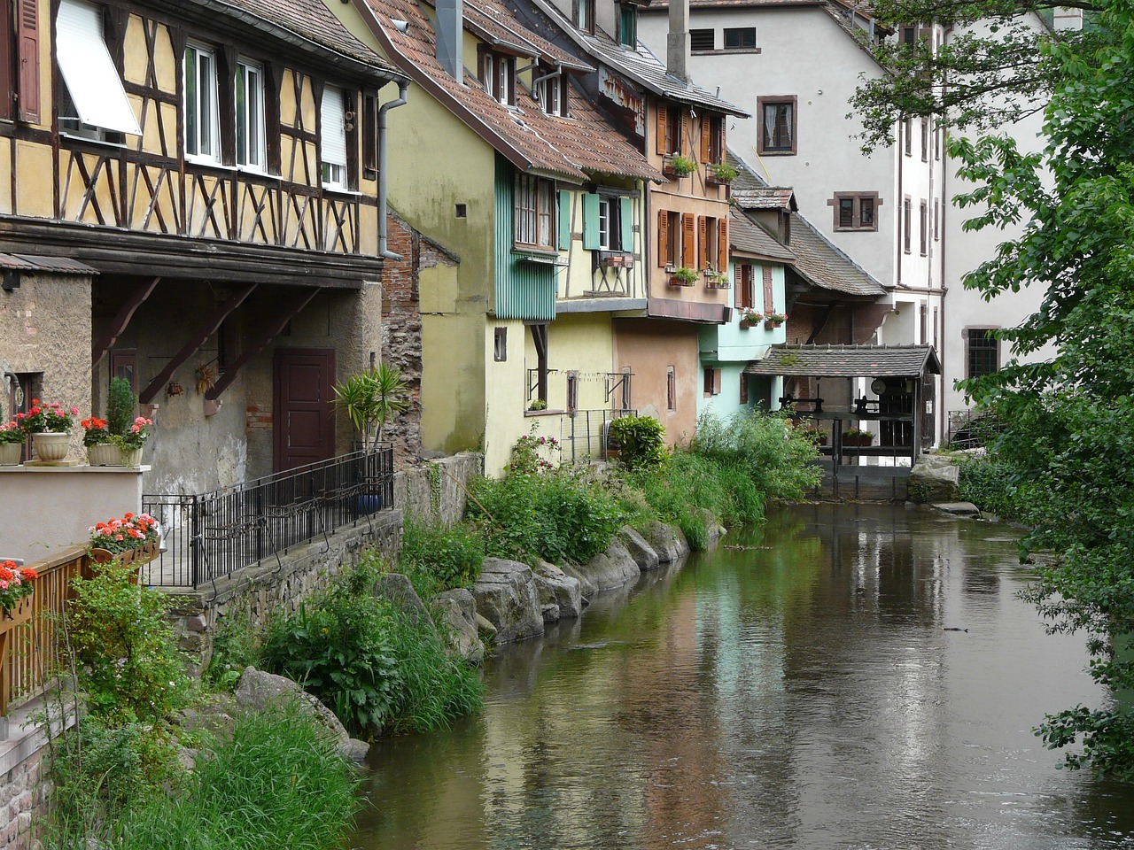 L'alsace retrouve la tournée des terroirs en juin ! 3 découvrez l'alsace, une région enchanteur de la france, célèbre pour ses charmants villages, sa culture riche, sa délicieuse cuisine et ses majestueux vignobles. explorez des paysages pittoresques et plongez dans l'histoire d'une terre où l'hospitalité et la tradition se rencontrent.