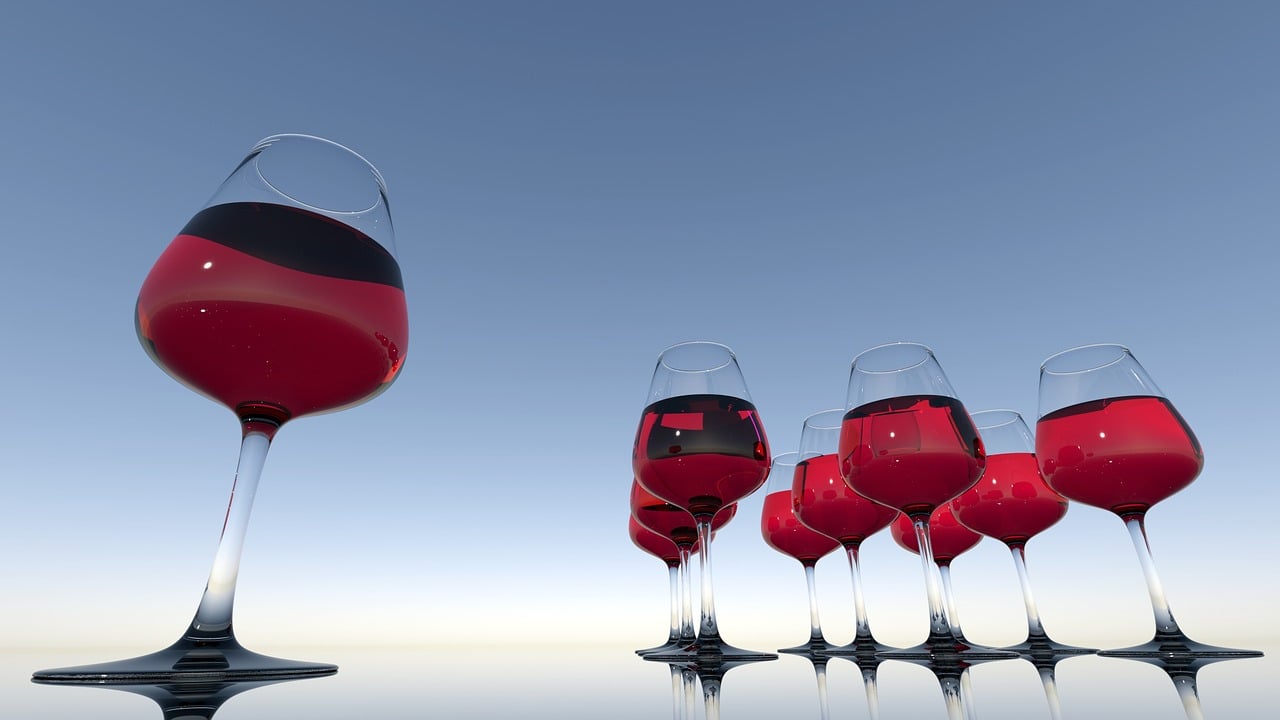 Le Var attire quatre millions de visiteurs chaque année : l'œnotourisme, un secteur en pleine expansion 1 découvrez le tourisme viticole : explorez des régions viticoles envoûtantes, dégustez des vins raffinés et vivez des expériences authentiques au cœur des vignobles. un voyage sensoriel pour les amateurs de vin et la culture viticole.